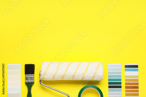 Paint roller with palette s...