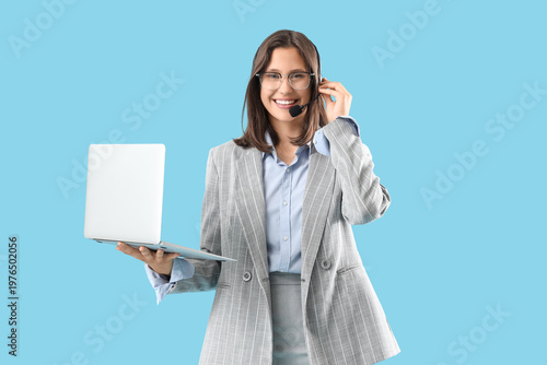 Female technical support ag...