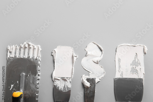 Knives and trowel with whit...