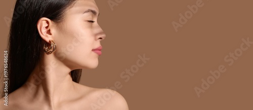 Young Asian woman wearing b...