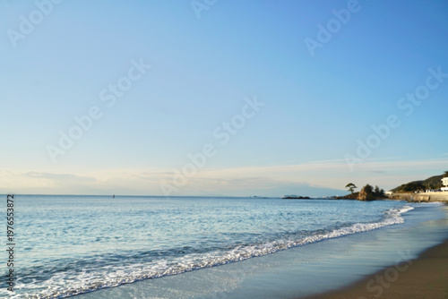日本の神奈川県、秋谷の立石海岸の夕焼け