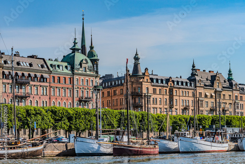 Quadro su tela Sailboats moored in Östermalm, Stockholm