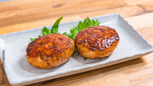 Konstfotografi 鶏つくねハンバーグ 甘辛だれの和風鶏つくね