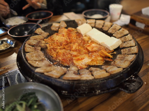 삼겹살, 구이, 김치볶음, 솥뚜껑삼겹살, 솥뚜껑김치삼겹살, 두부김치