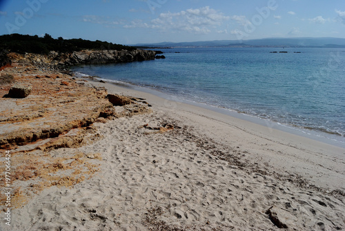 La spiaggia del Lazzaretto sulla costa di Alghero