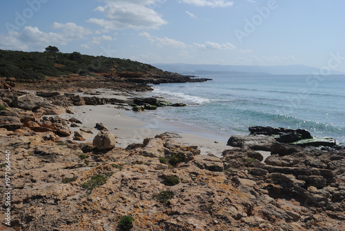 La spiaggia delle Bombarde sulla costa di Alghero