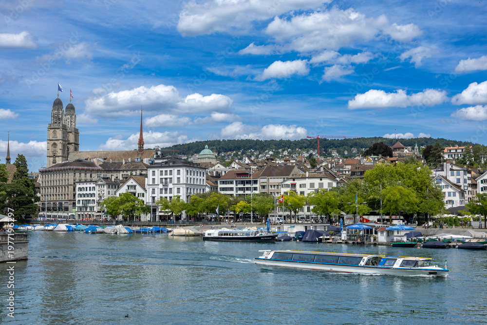 Ταπετσαρία Zurich old town skyline limmat river boat historic building church tower Switzer