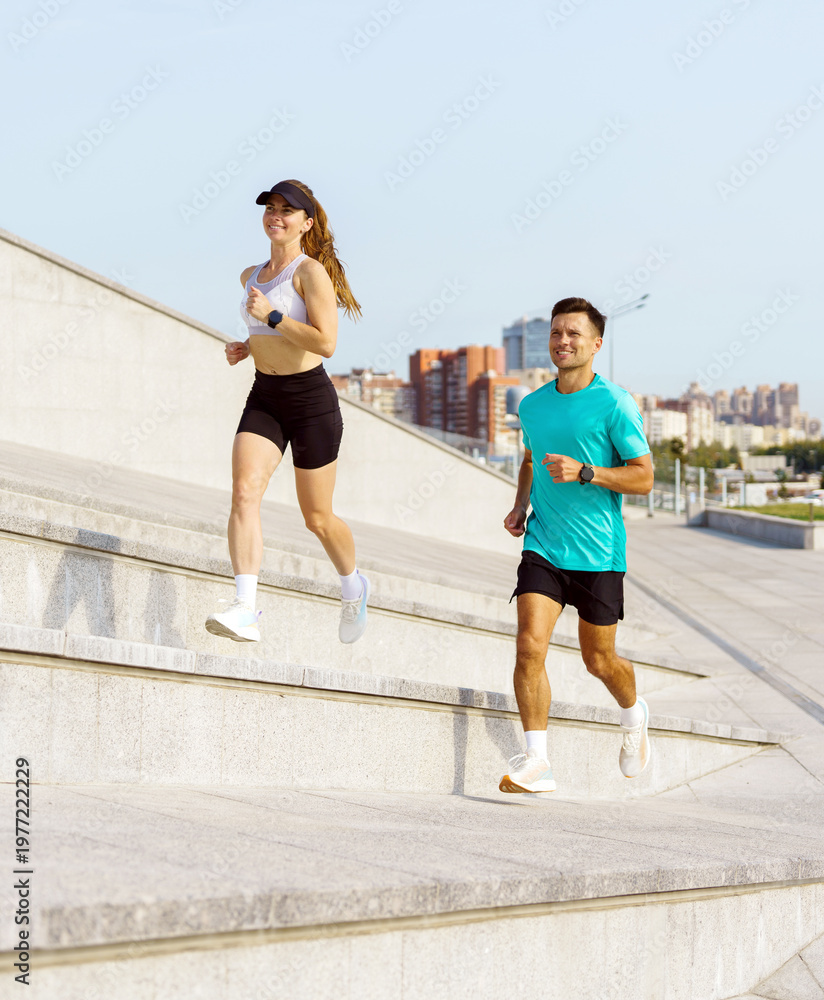 Naklejka premium Fitness friends enjoy an energizing morning run at a scenic waterfront park in the sunny city