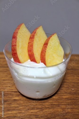 Yogurt topped with sliced ​​apples