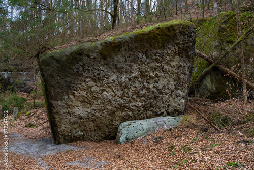 Wandern auf dem Bergpfad Weberschlüchte zur Webergrotte im Elbsandsteingebirge 2