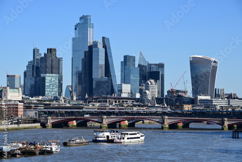 Canvastavla Thames Boats, Blackfriars Bridge and City Buildings, London