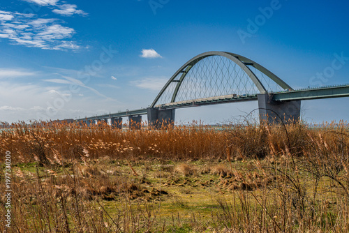 Tableau sur toile Die Fehmarnsundbrücke auf der Ostseeinsel Fehmarn