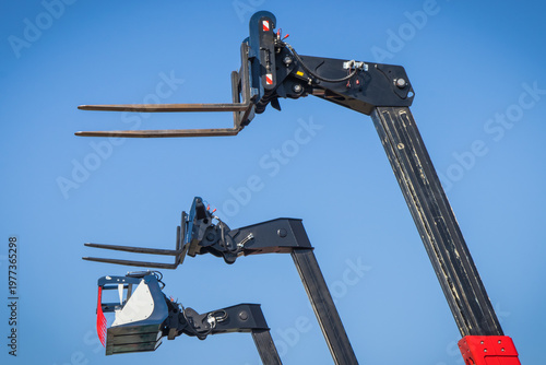 Loader machine for transport bales of straw and shovel of excavator or bulldozer. Hydraulic and pneumatic mechanism