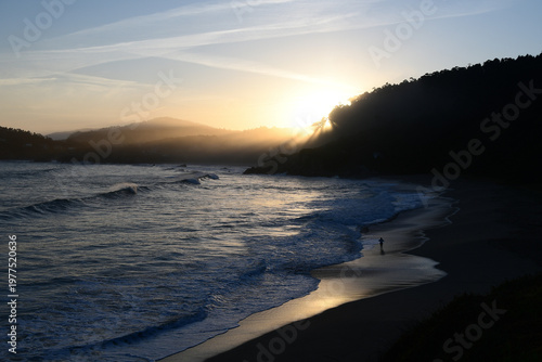 Salida del sol sobre la playa de San Antonio, Espasante, Ortegal, Galicia, Spain