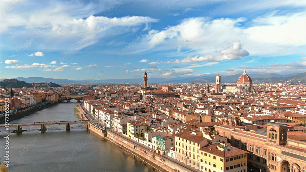 Fototapeta premium Florence city skyline panorama with duomo and arno river