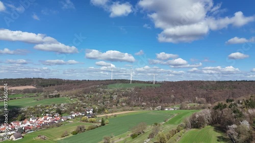 Windkraftanlage im Odenwald