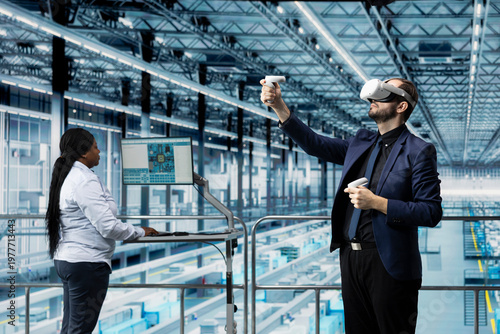 Foto Fixing hardware malfunctions, VR headset gear and chip designer in industry 4