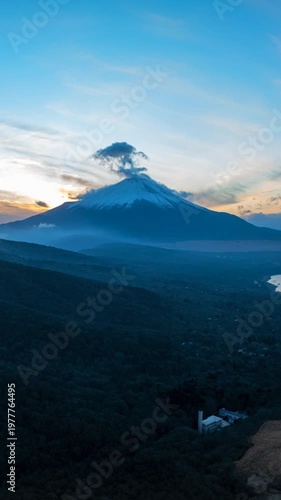 夕焼けの富士山縦構図バージョン