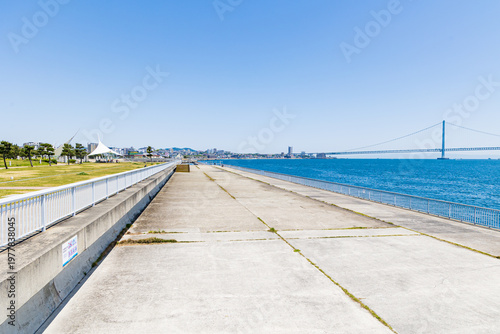 大蔵海岸と明石海峡大橋（兵庫県明石市）