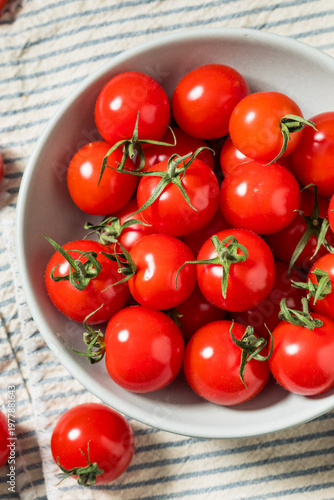 Organic Raw Red Cherry Tomatoes