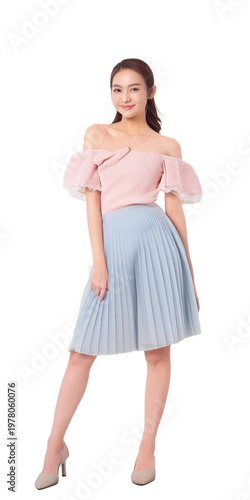 ２０代女性の春のオフショルダーコーディネイト