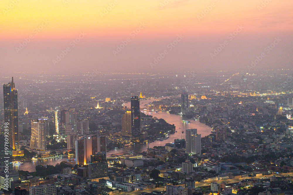 Obraz premium タイ バンコクの夕景