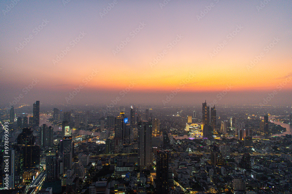 Fototapeta premium タイ バンコクの夕景