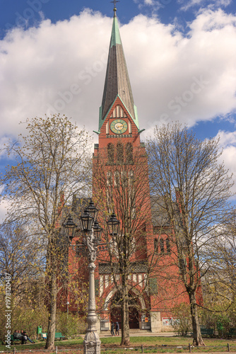 Kiezkirche St. Trinitatis auf dem Karl-August-Platz in Berlin-Charlottenburg