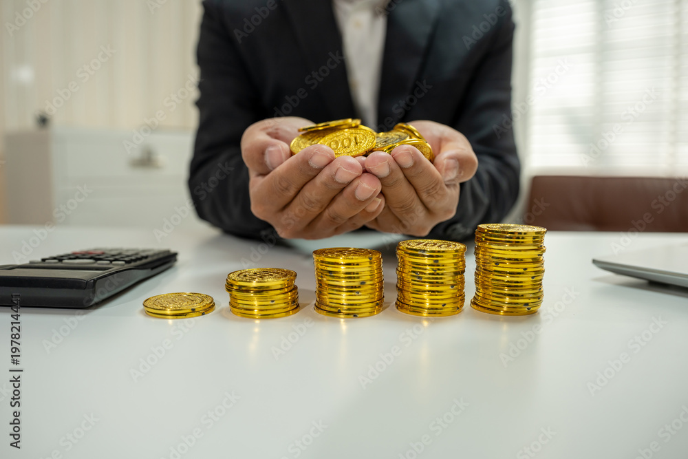Obraz premium Businessman calculating rising costs with gold coins, inflation and financial growth concept.