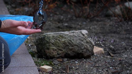 Obraz na płótnie Working with a magnet