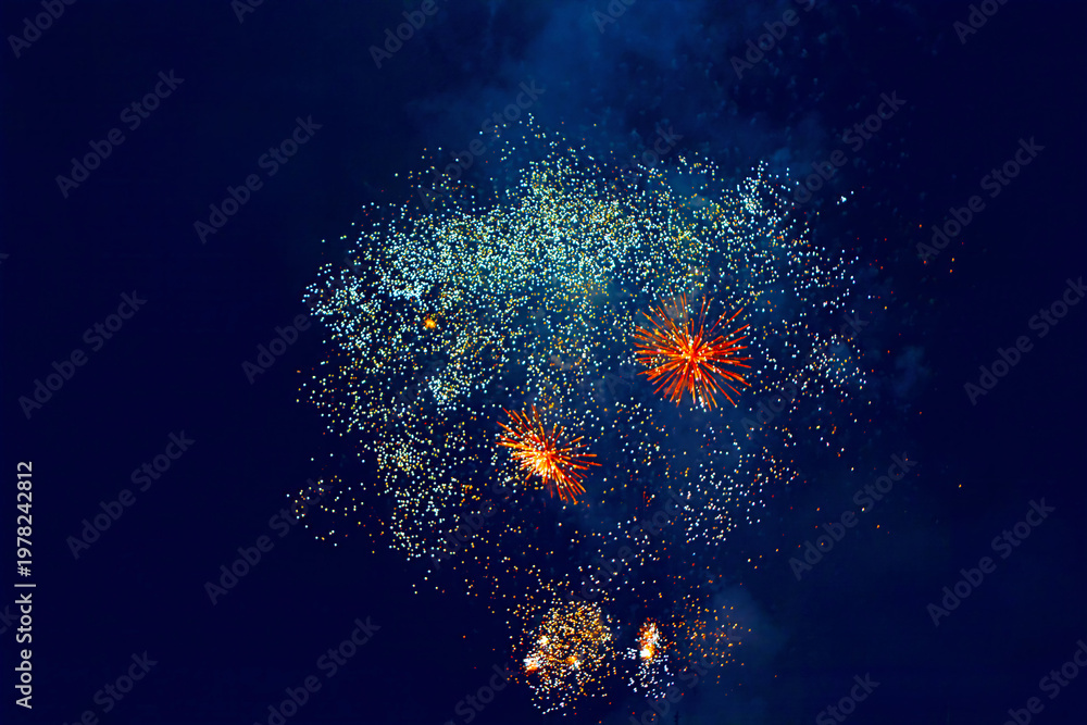 Obraz premium Dazzling fireworks display bursting across night sky colorful sparks. Dynamic bursts create a festive, celebratory atmosphere against the dark backdrop