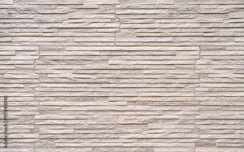 Helle Verblender in Steinoptik an einer Fassade - Verkleidung aus Kunststoff in Nahaufnahme