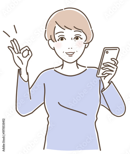 スマートフォンを操作して笑顔でOKサインを出す中高年女性 (Middle-aged woman smiling and showing OK sign with smartphone)