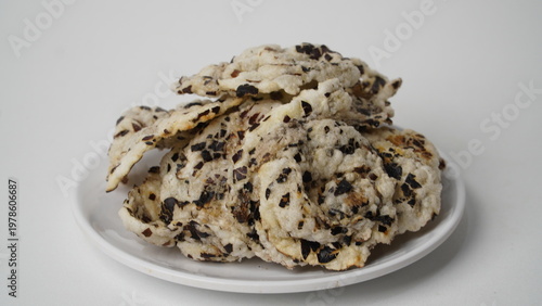Quadro su tela Tike chips or keripik tike, a traditional snack from Indramayu, Indonesia, made from nutgrass tubers, served on a white plate