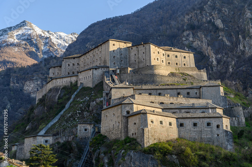 Quadro em tela Stone fortress of Fort Bard overlooking the Aosta Valley, Italy