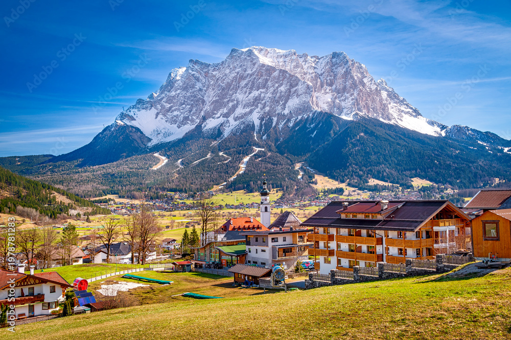 Φωτογραφία Lermoos in Tyrol in early spring with Zugspitze summit, Austria