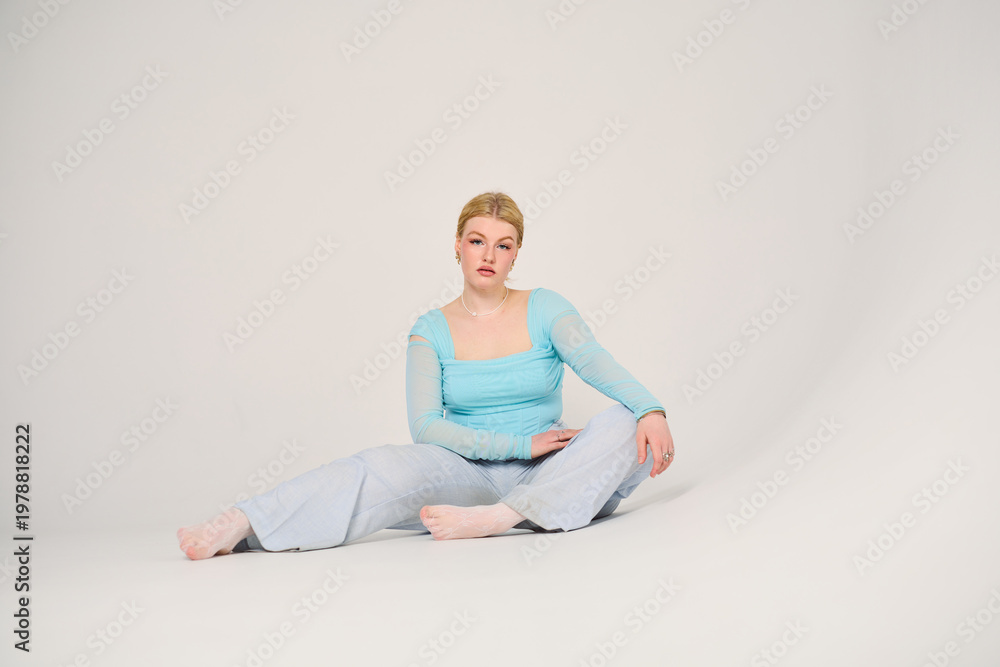 Obraz premium Caucasian female with turquoise top and professional presence