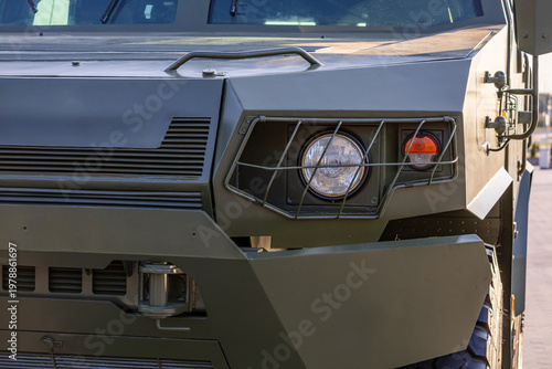 Cuadro en lienzo Military vehicle focus