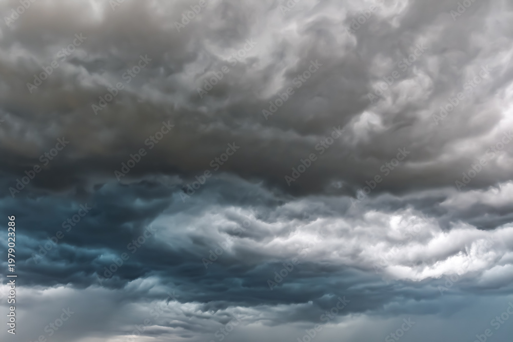 Fototapeta premium Threatening storm clouds