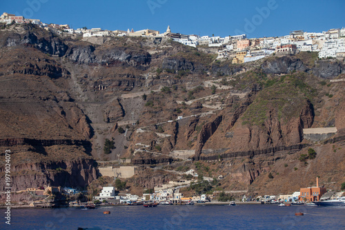 Quadro em tela Santorini caldera cliffs with layered volcanic rock and sea view