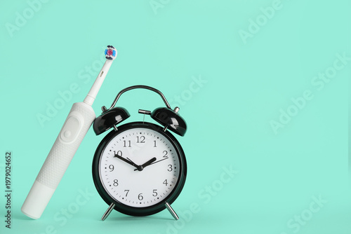 Alarm clock with electric t...