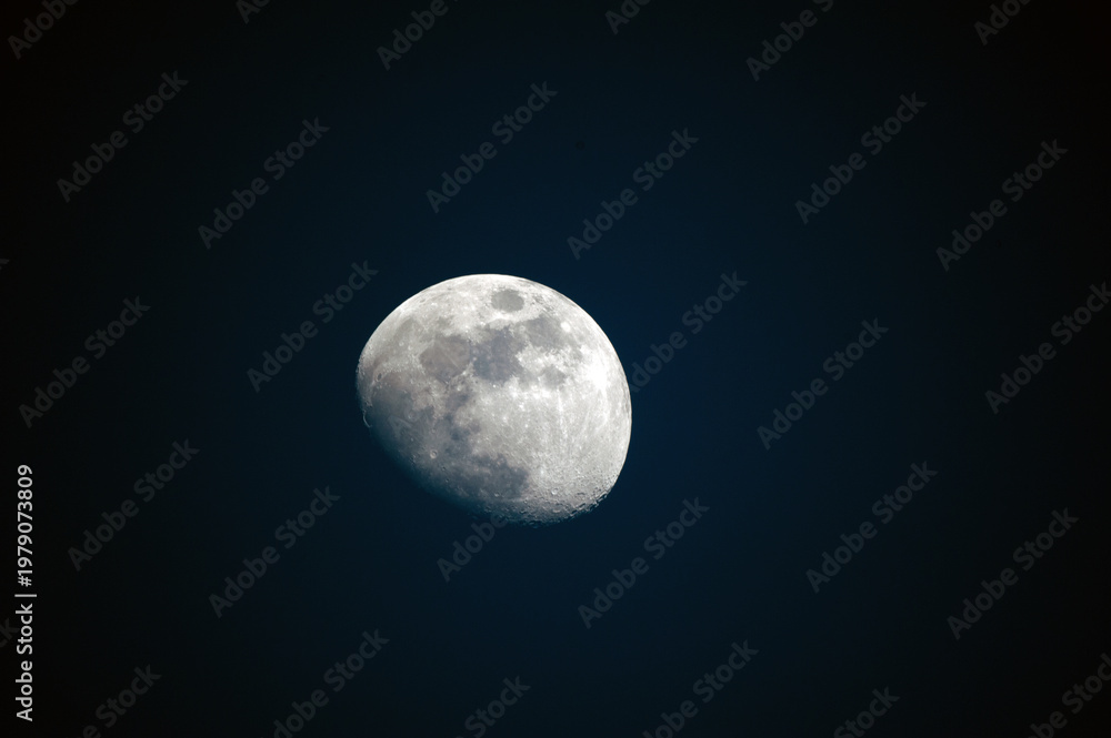 Obraz premium Moon agains the blackness of outer space