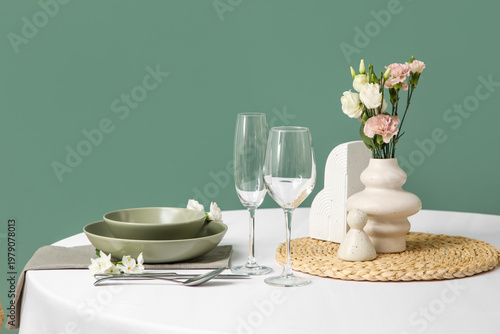 Beautiful table setting wit...