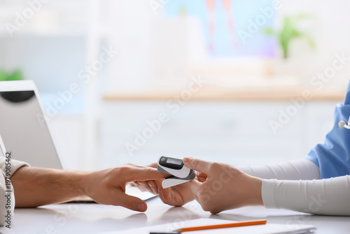 Female doctor and patient w...