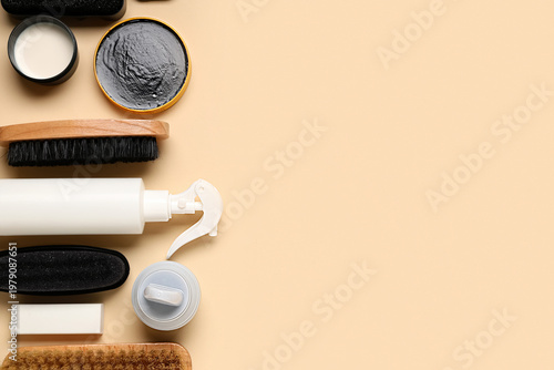 Different shoe polishes wit...