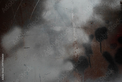 Imagen horizontal de una textura de metal pintada de blanco con negro