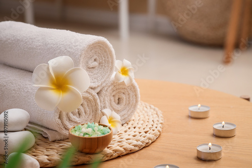 Towels with spa stones, can...