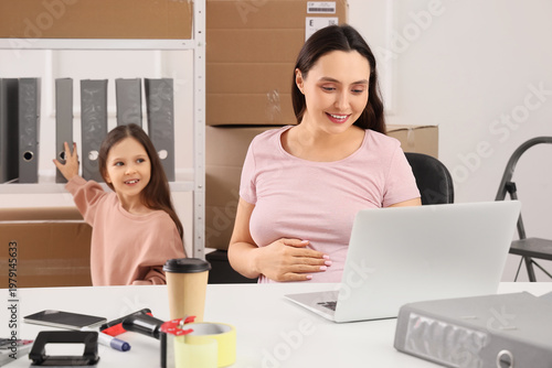 Working pregnant mother wit...