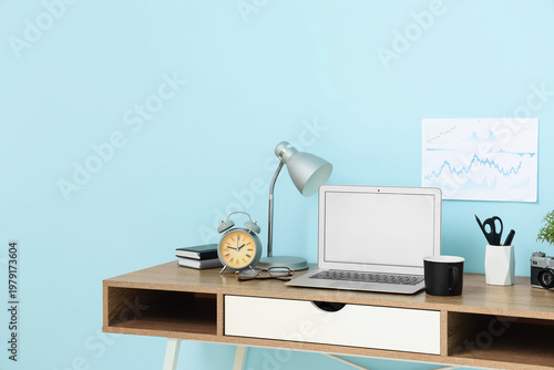 Modern home office workspac...