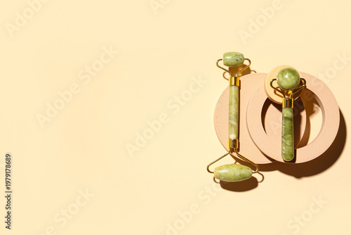 Facial massage tools and pl...